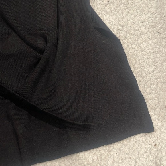 M: Splendid Soft V-Neck Sweater - Picture 7 of 9